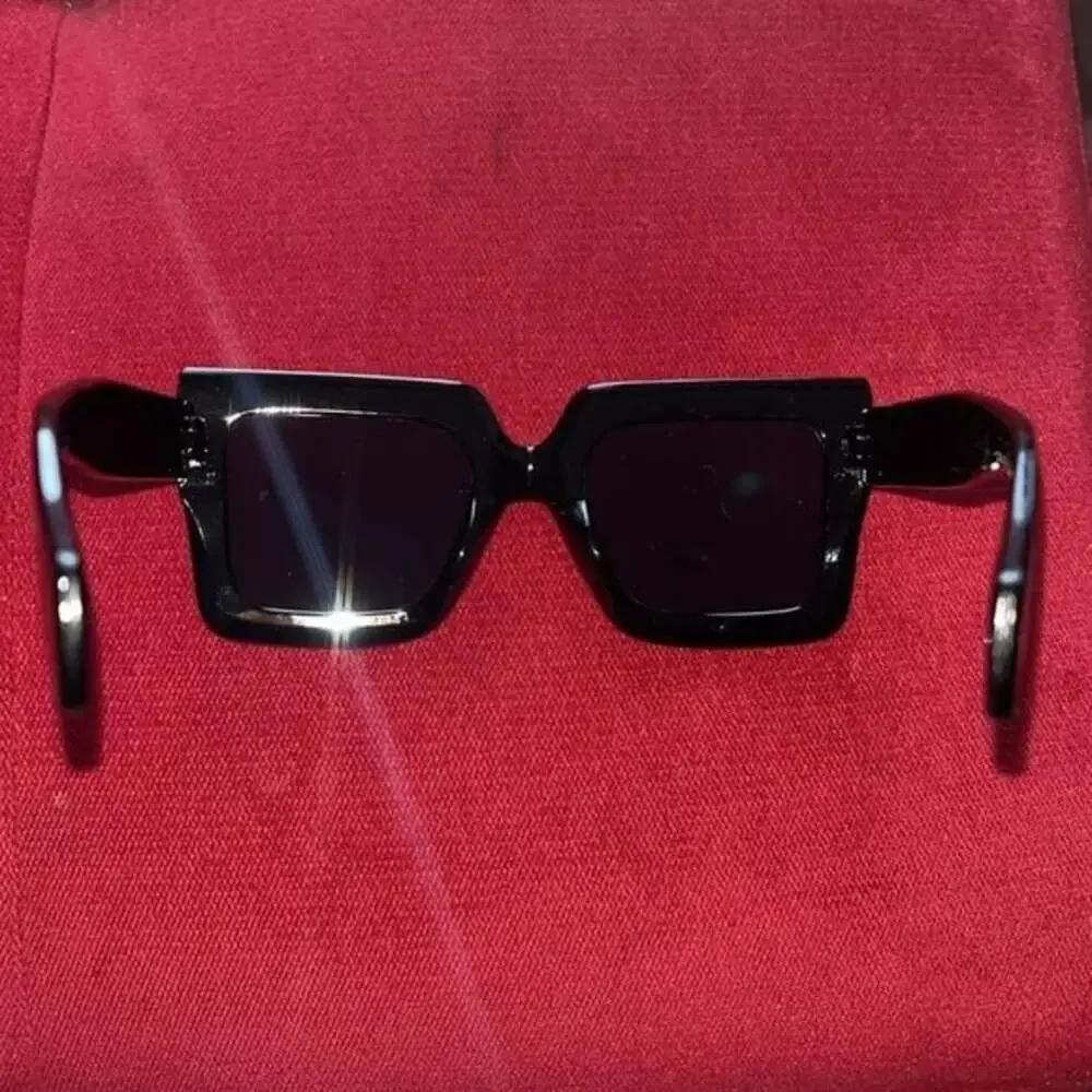 Baddie Square Trendy Black Sunglasses